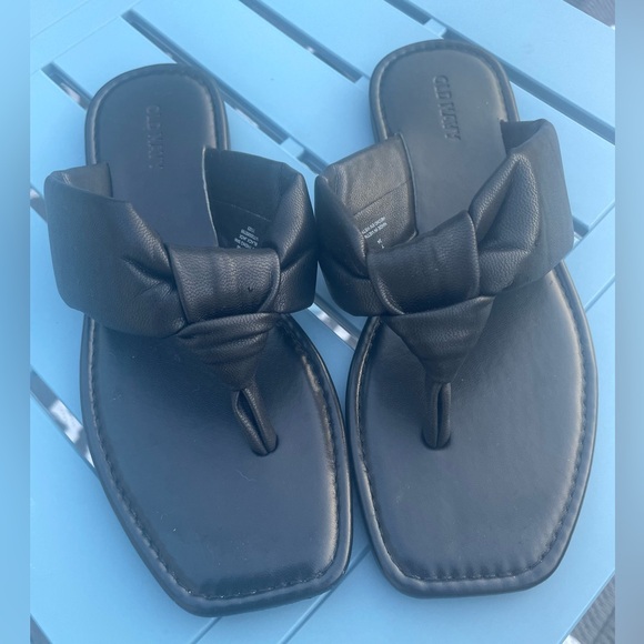 *5/$20 or 3/$15* Black Square Toe Knot-Front Thong Sandal - Picture 2 of 5